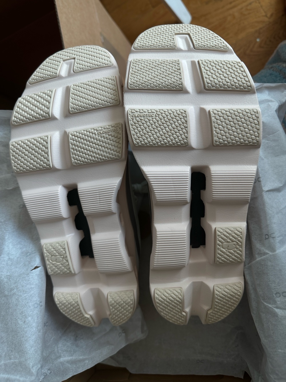Brand New Cloudmonster Void in Ivory/ Seashell color Size 9 - Picture 3 of 6